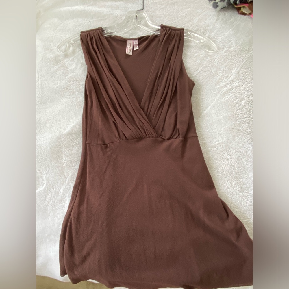 Vintage mesh plunge T, flattering slim fit but covers the tummy